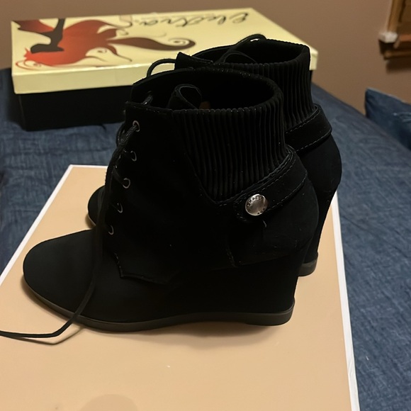 Barely worn MK bootie - Picture 3 of 5